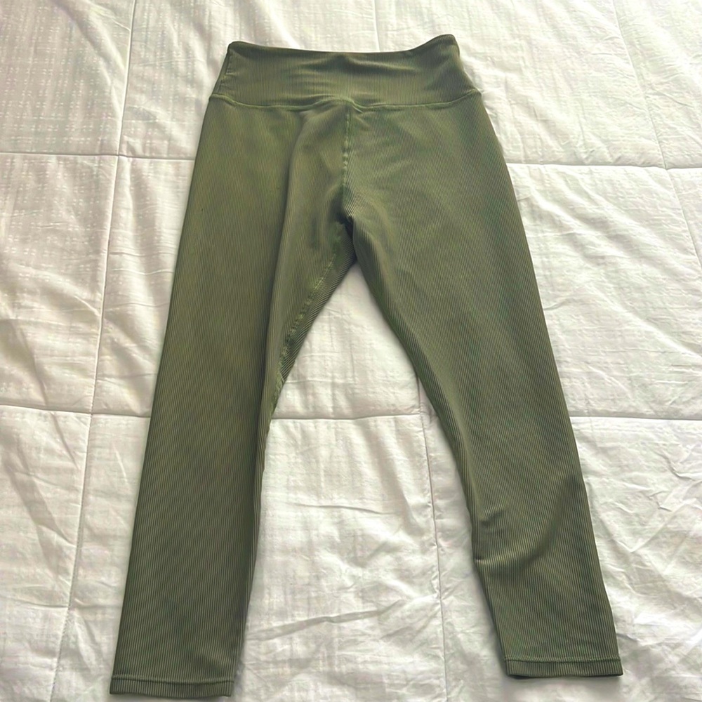 Safe green stemless leggings